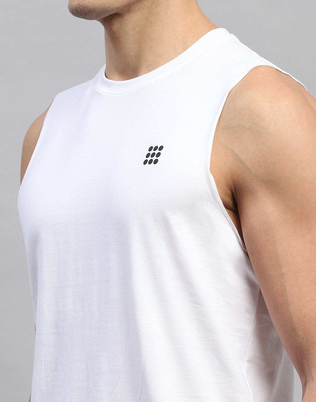 Men White Solid Round Neck Sleeveless T-Shirt