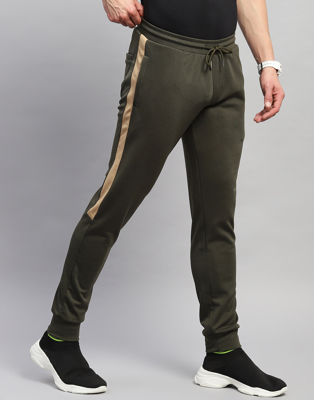 Rock.it Men Olive Solid Regular Fit Jogger