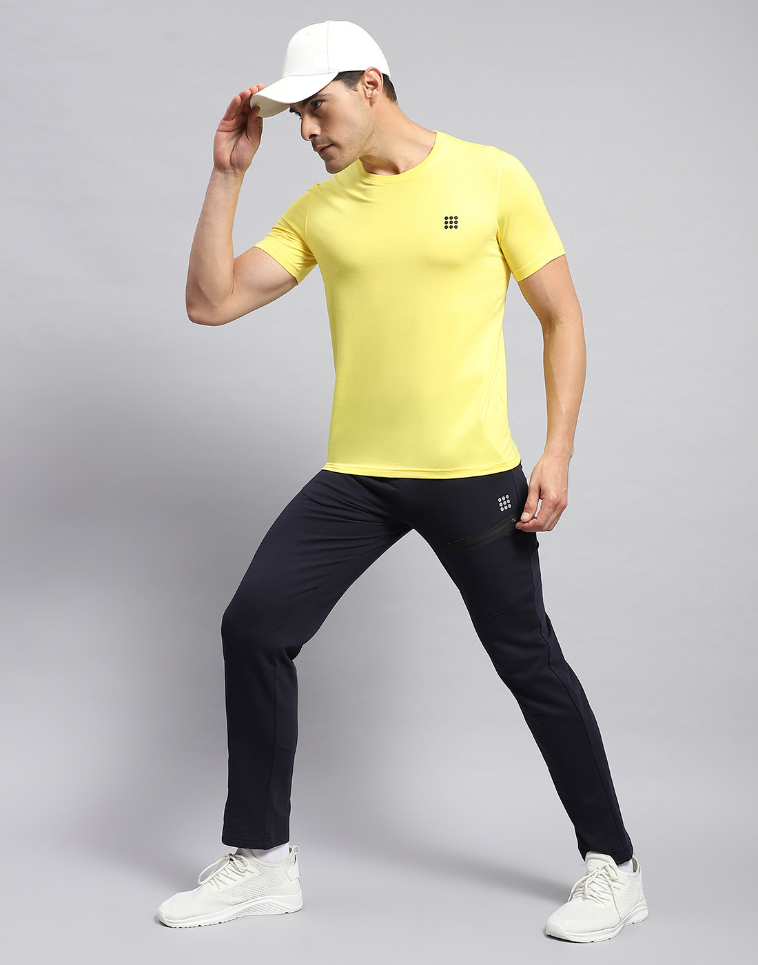 Men Yellow Solid Round Neck Half Sleeve T-Shirt