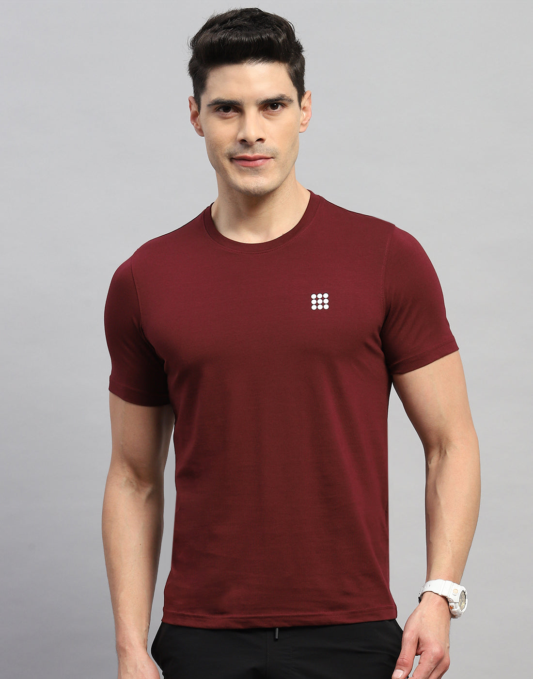 Men Maroon Solid Round Neck Half Sleeve T-Shirt1