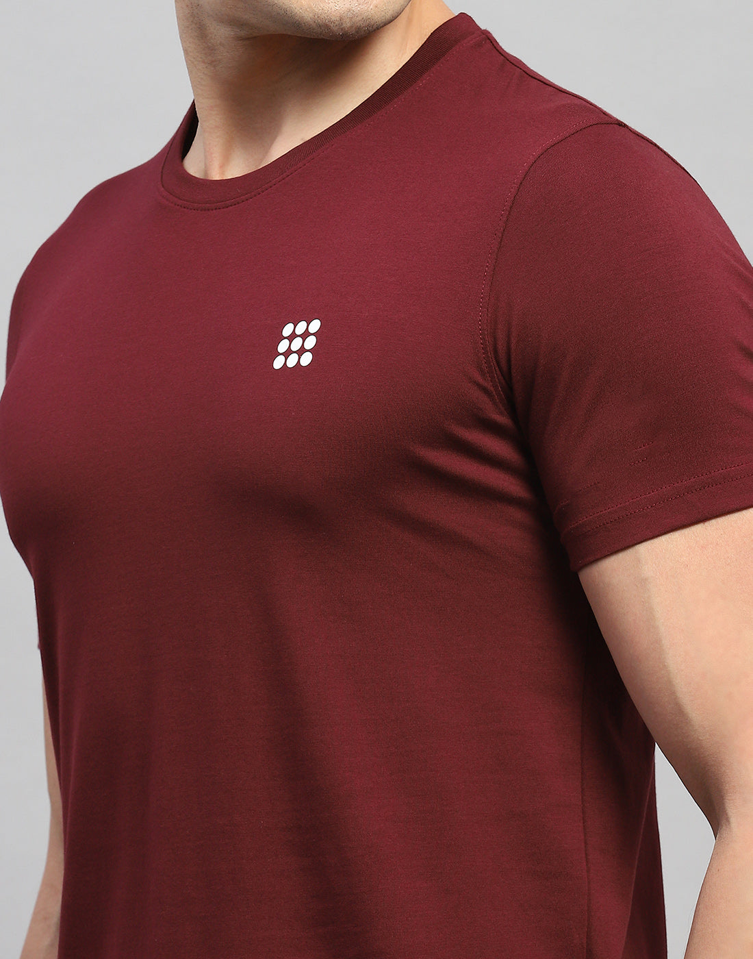 Men Maroon Solid Round Neck Half Sleeve T-Shirt