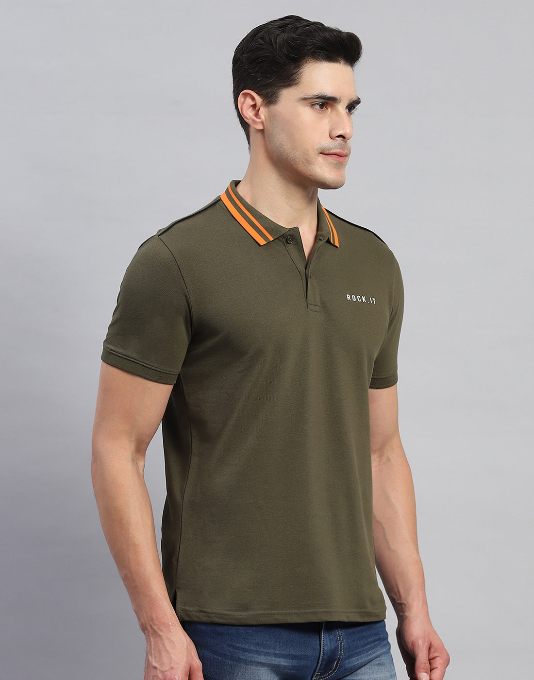 Men Olive Solid Collar Half Sleeve T-Shirt