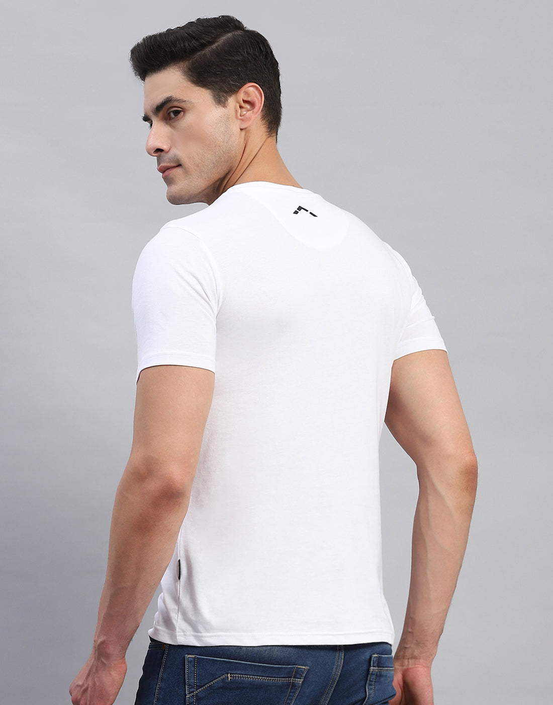 Men White Stripe Round Neck Half Sleeve T-Shirt