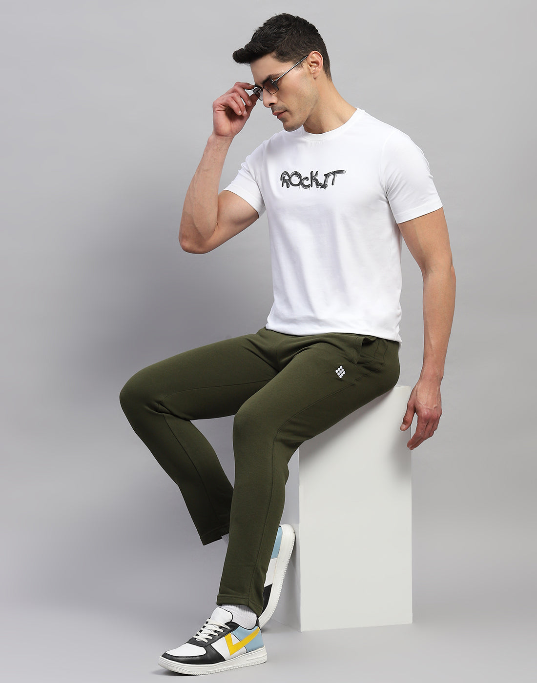 Rock.it Men Olive Solid Regular Fit Lower