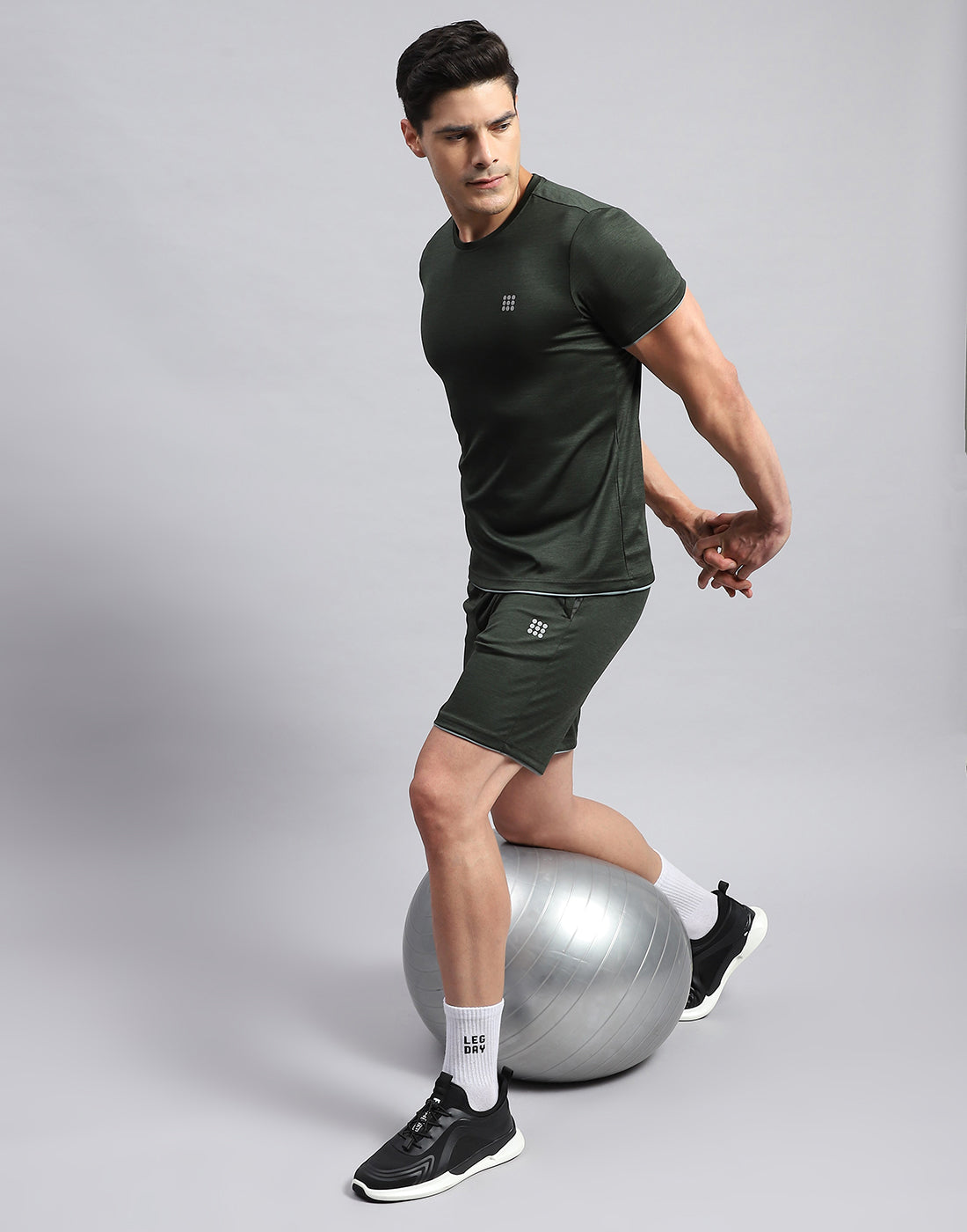 Rock.it Men Olive Solid Round Neck Half Sleeve Short