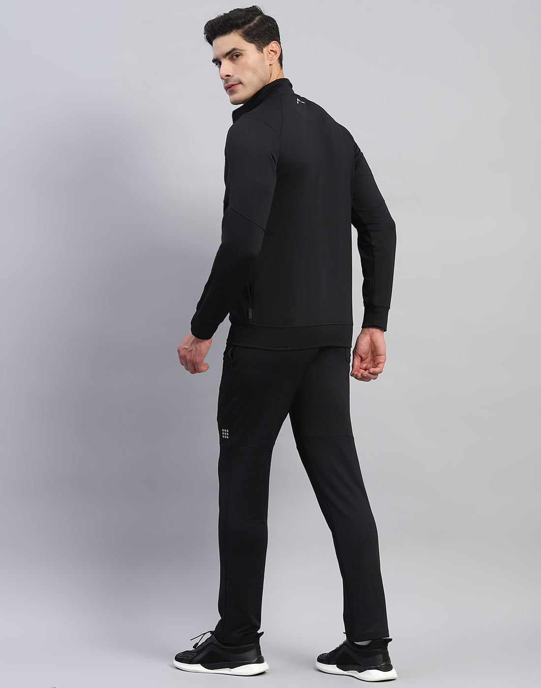 Rock.it Men Black Solid Round Neck Full Sleeve Tracksuit