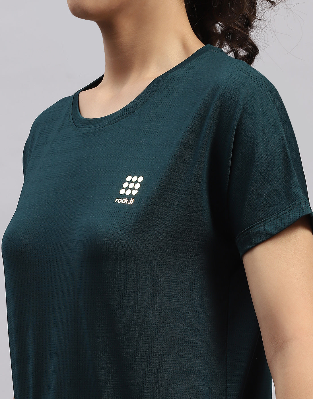 Rock.it Women Green Solid Round Neck Half Sleeve Top