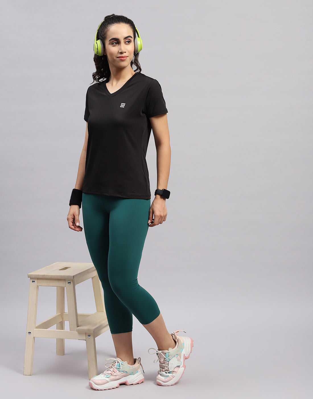 Rock.it Women Black Solid V Neck Half Sleeve Top