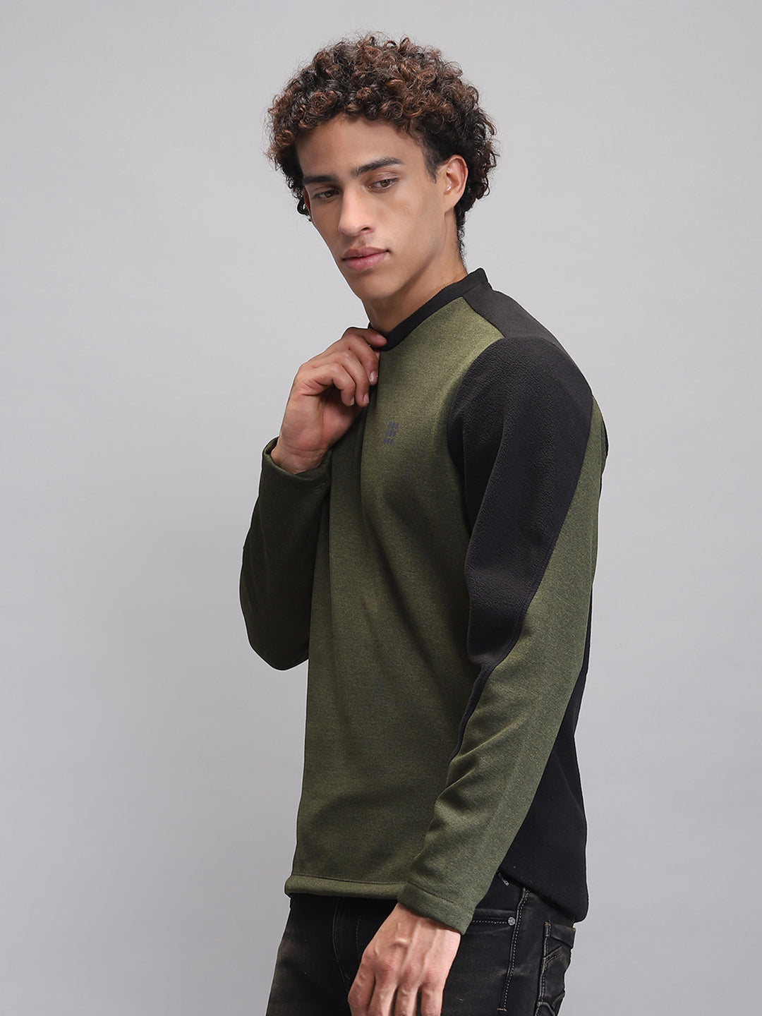 Rock.it Men Olive Solid Round Neck Full Sleeve Sweatshirt