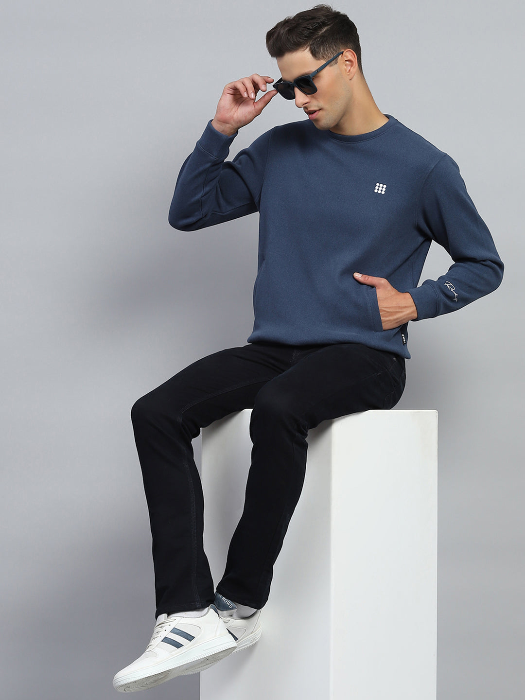 Rock.it Men Blue Solid Round Neck Full Sleeve Sweatshirt