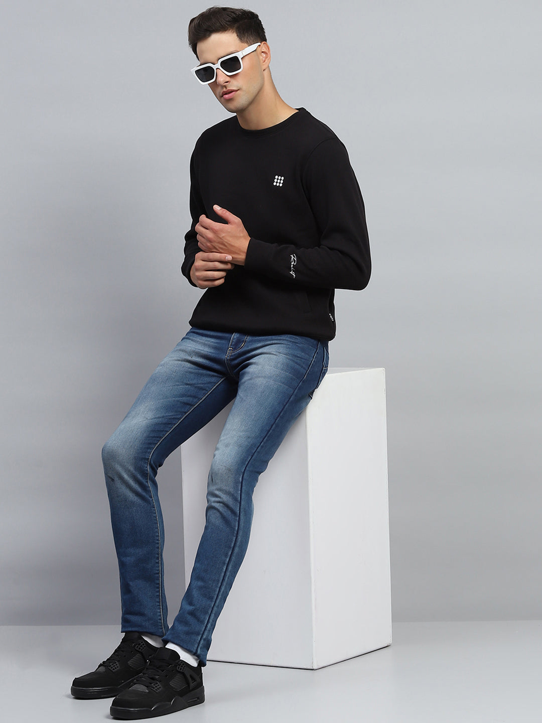 Rock.it Men Black Solid Round Neck Full Sleeve Sweatshirt
