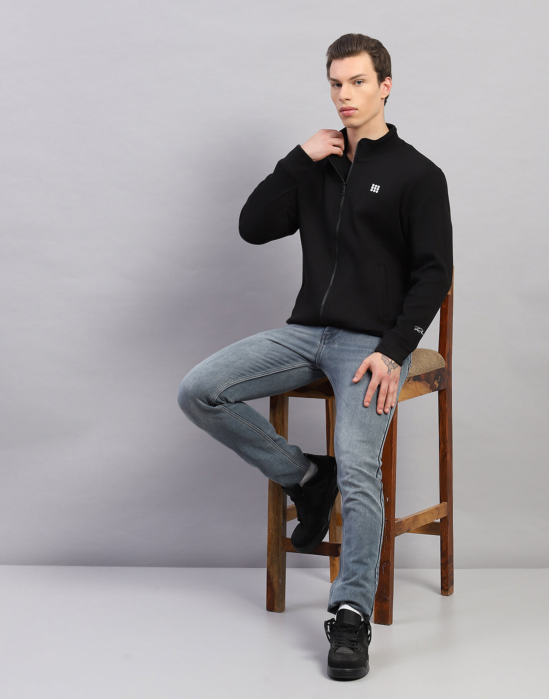 Rock.it Men Black Solid Round Neck Full Sleeve Sweatshirt