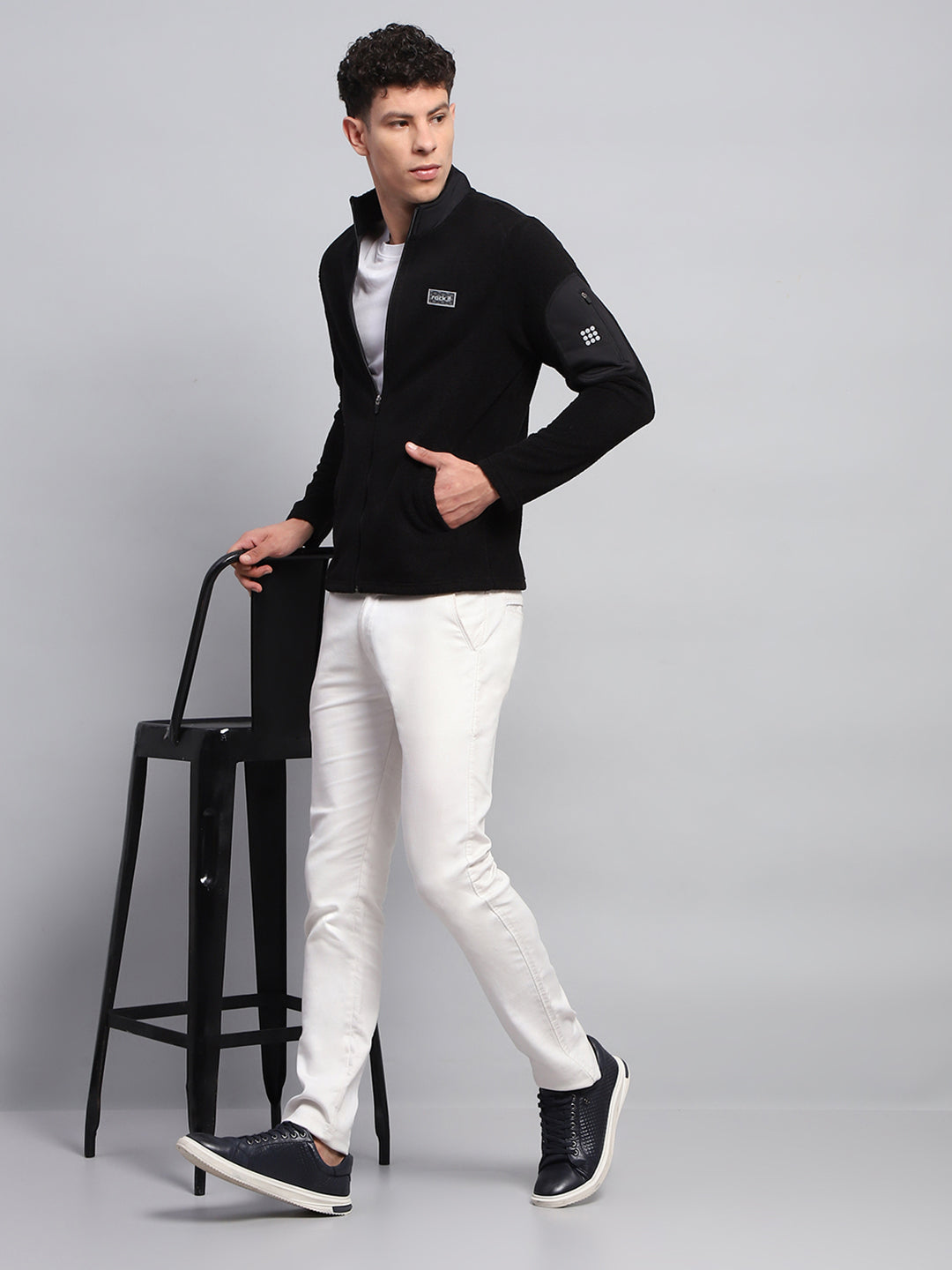Rock.it Men Black Solid Round Neck Full Sleeve Sweatshirt