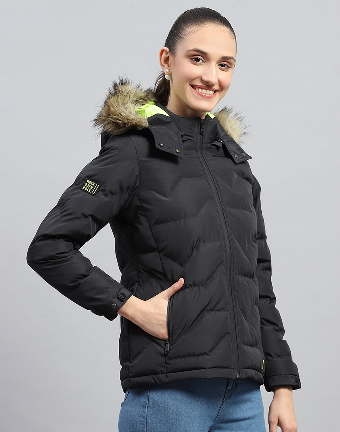 Rock.it Women Black Solid Hooded Full Sleeve Heating Jacket