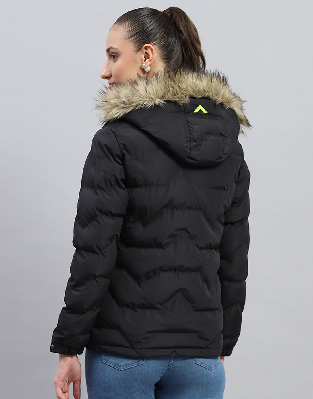 Rock.it Women Black Solid Hooded Full Sleeve Heating Jacket