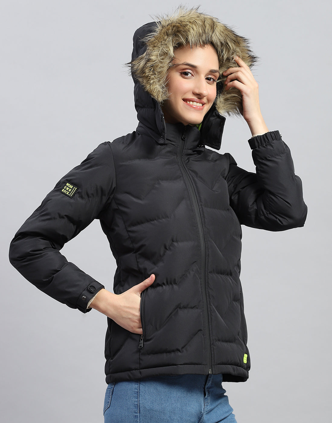 Rock.it Women Black Solid Hooded Full Sleeve Heating Jacket