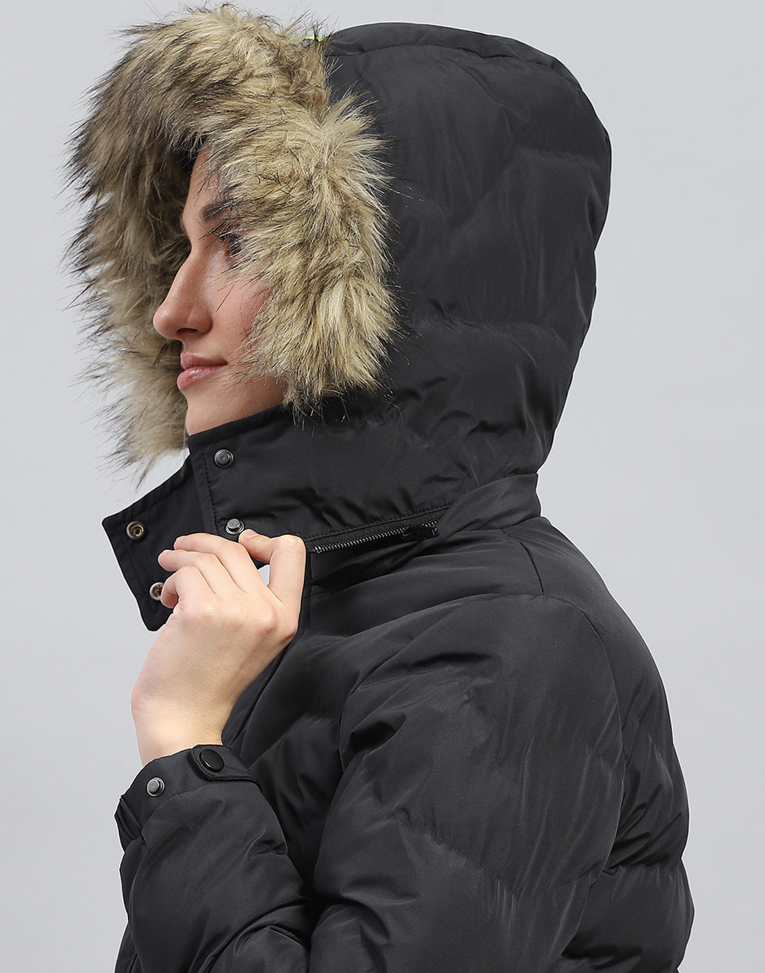 Rock.it Women Black Solid Hooded Full Sleeve Heating Jacket