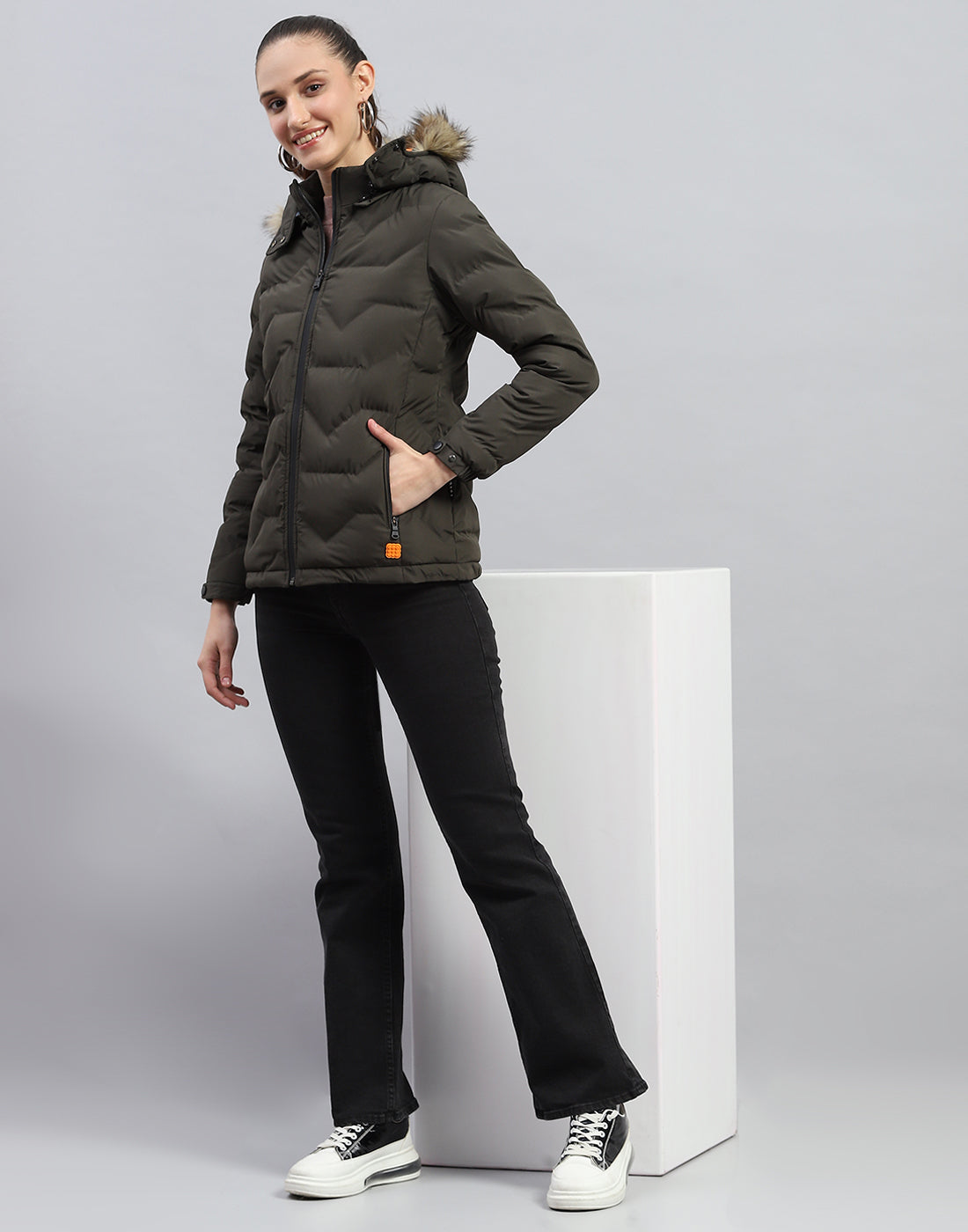 Rock.it Women Olive Solid Hooded Full Sleeve Heating Jacket