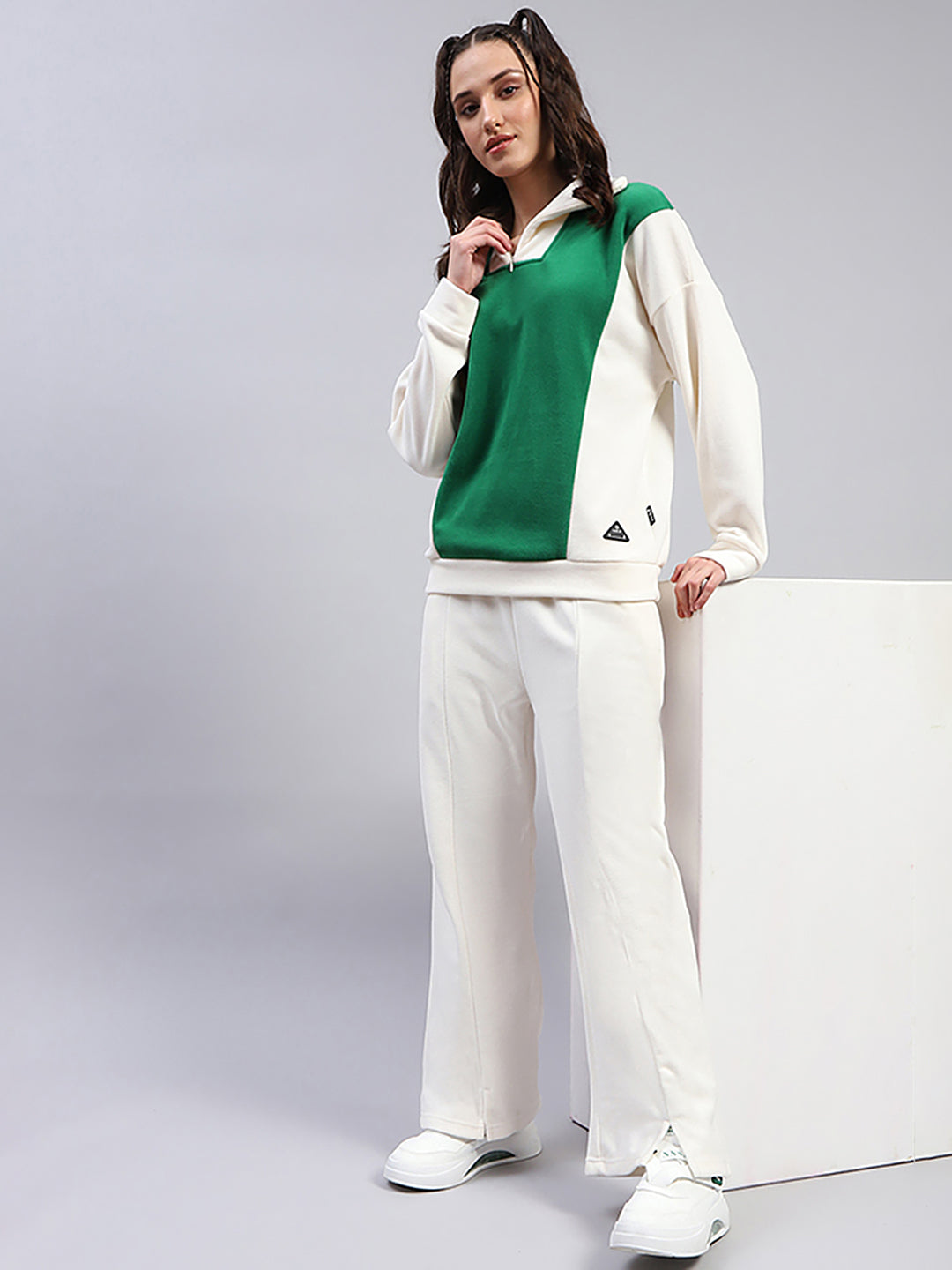 Rock.it Women White Solid Collar Full Sleeve Tracksuit