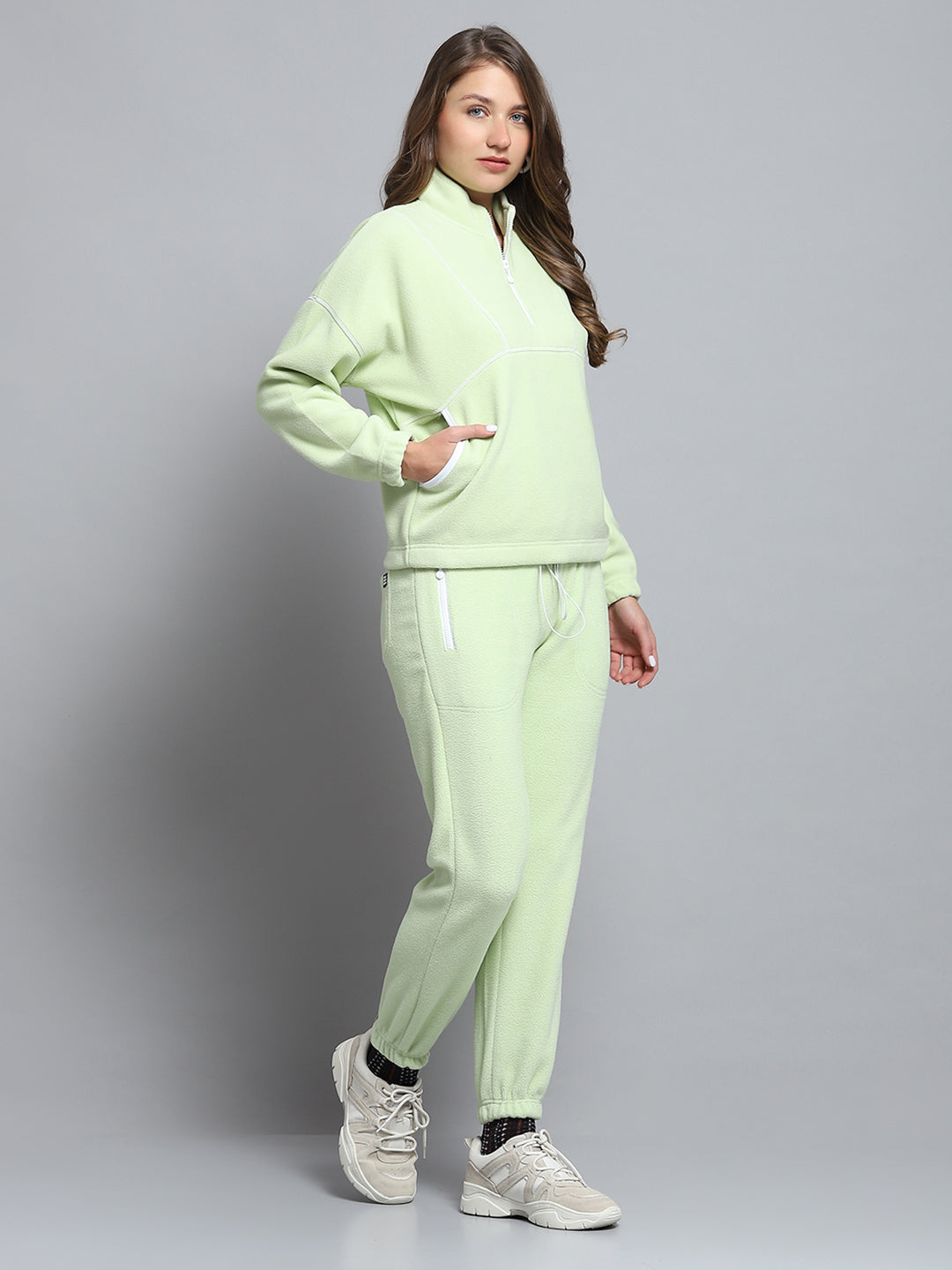 Rock.it Women Green Solid Mock Neck Full Sleeve Tracksuit