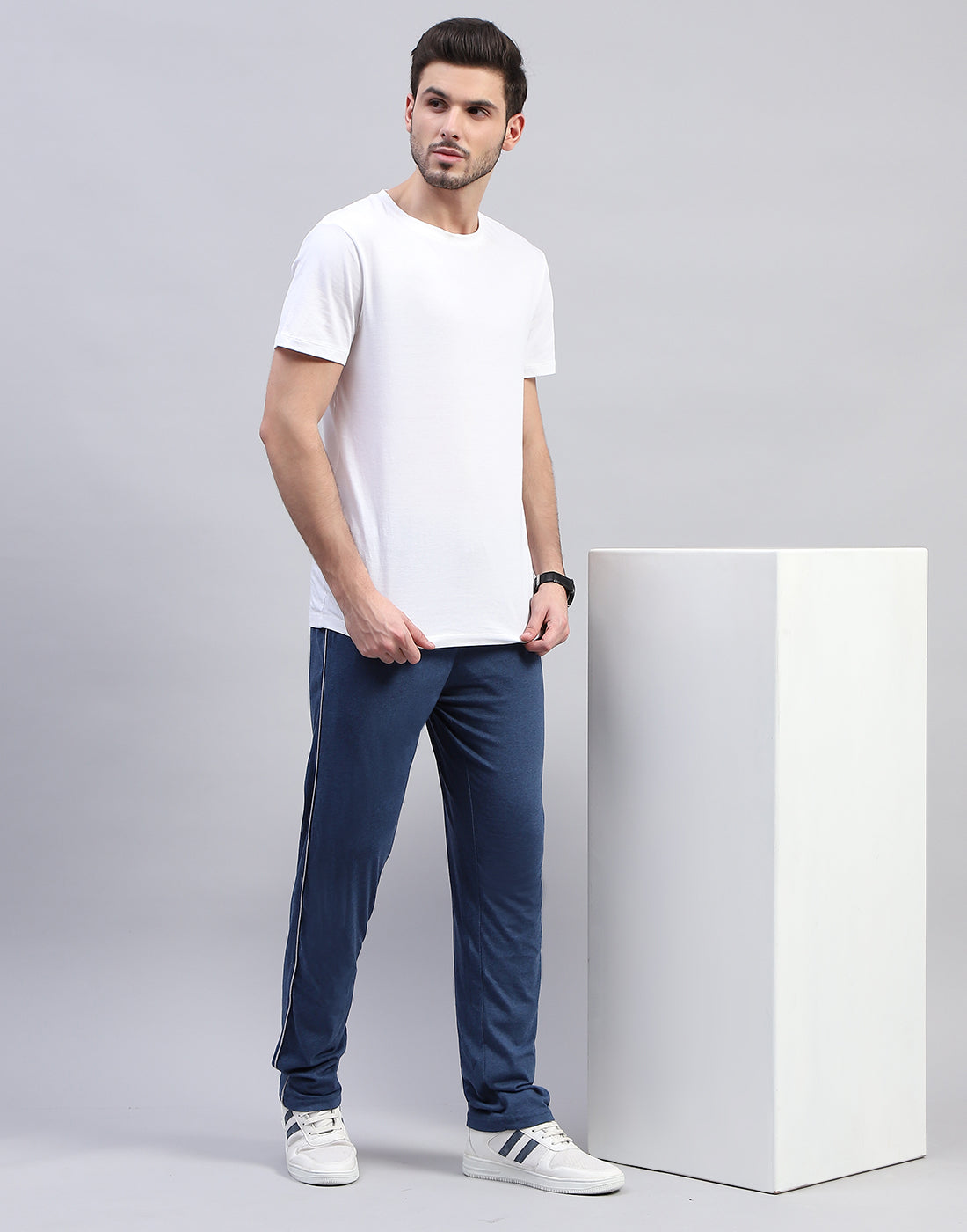 Men Navy Blue Solid Regular Fit Lower