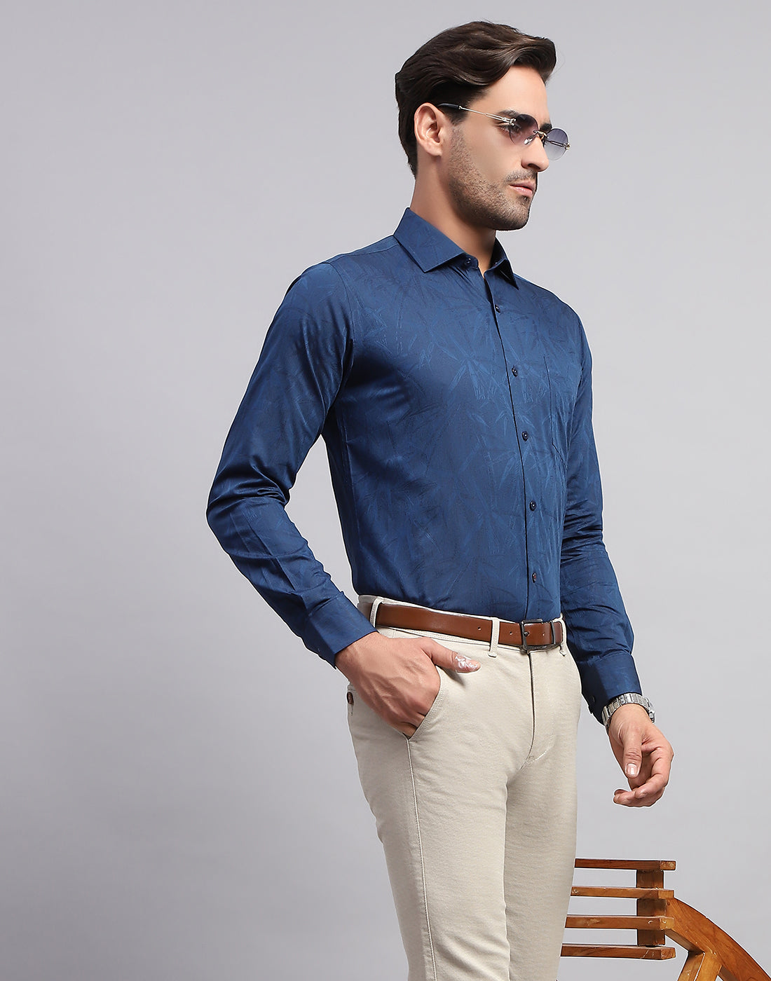 Luxuria Men Navy Blue Floral Print Collar Full Sleeve Shirt