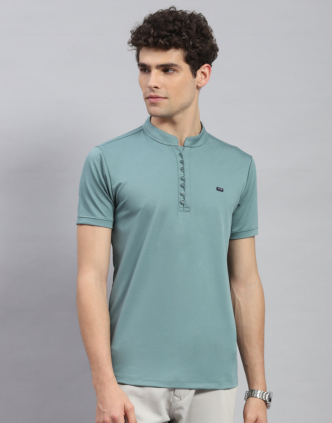 Men Green Solid Mandarin Neck Half Sleeve T-Shirt