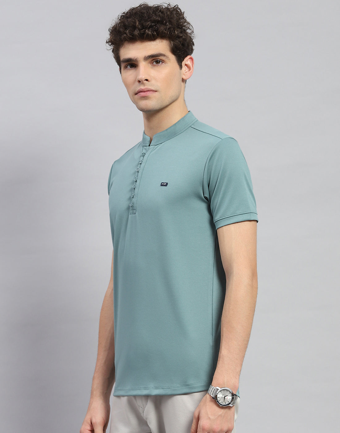Men Green Solid Mandarin Neck Half Sleeve T-Shirt