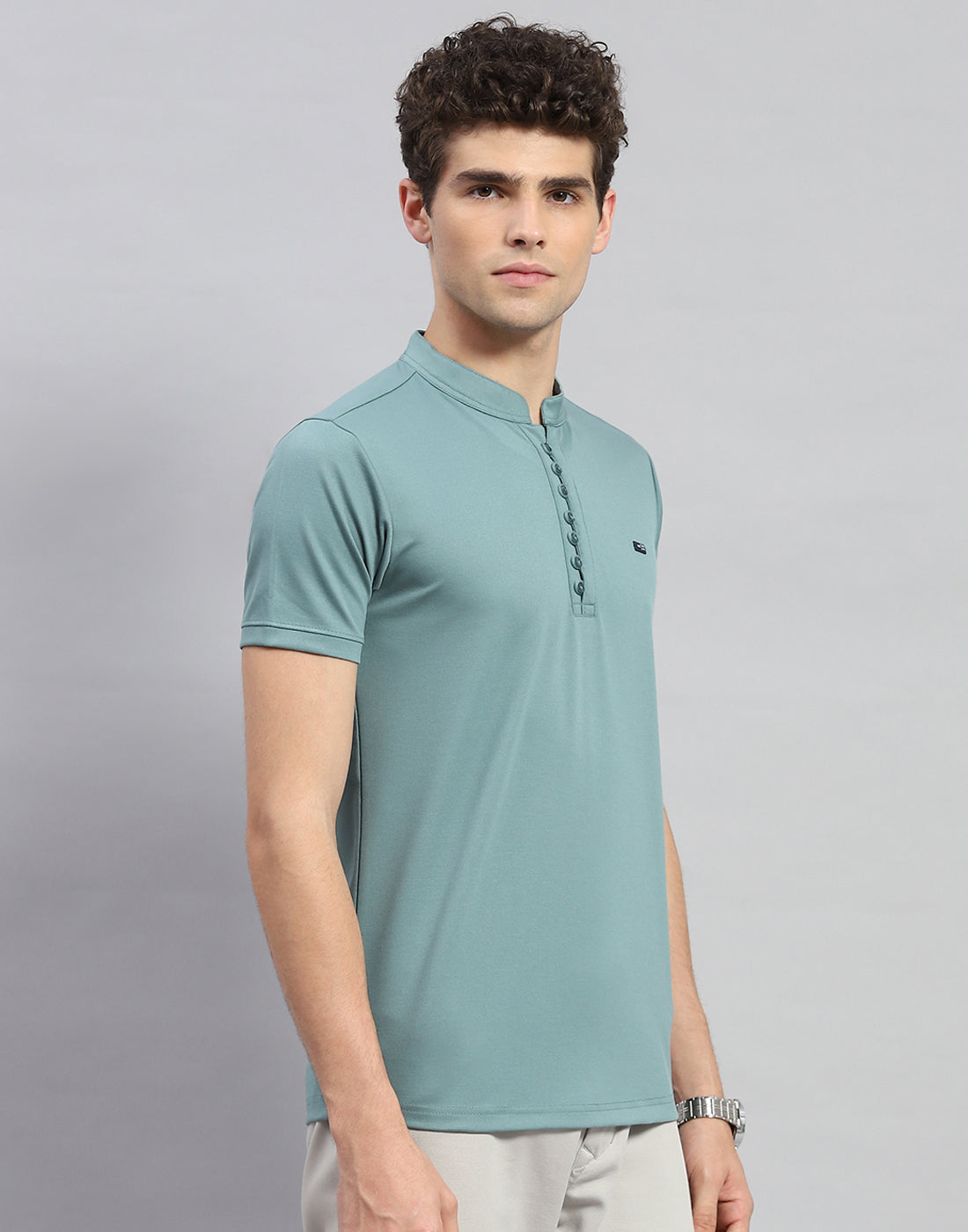 Men Green Solid Mandarin Neck Half Sleeve T-Shirt