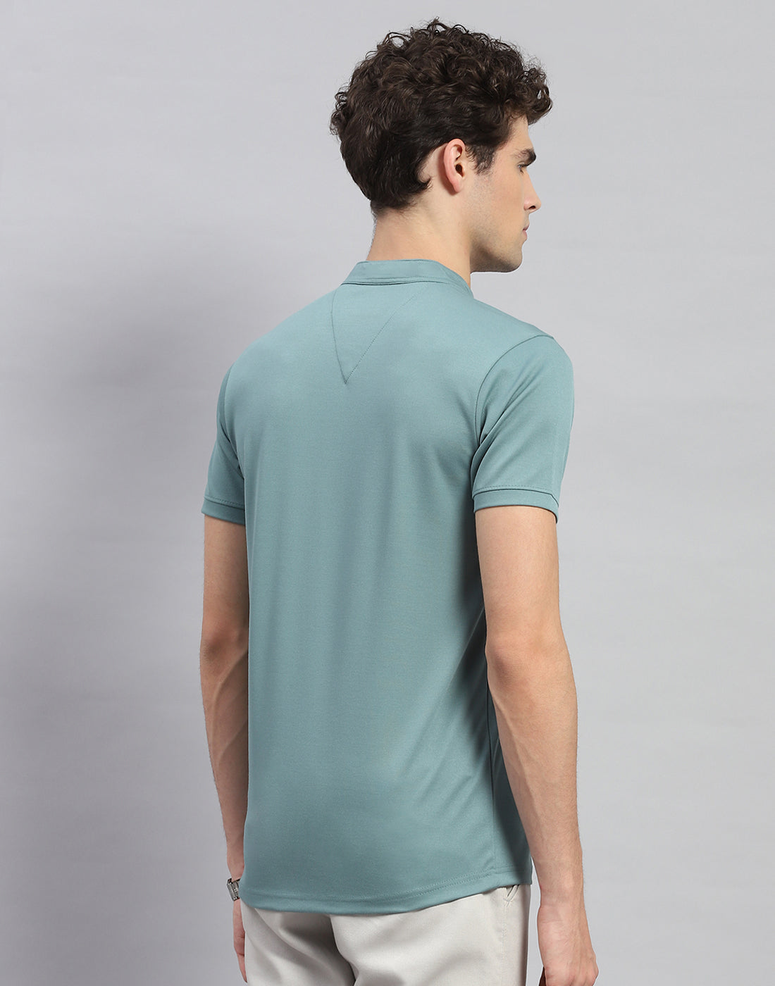 Men Green Solid Mandarin Neck Half Sleeve T-Shirt