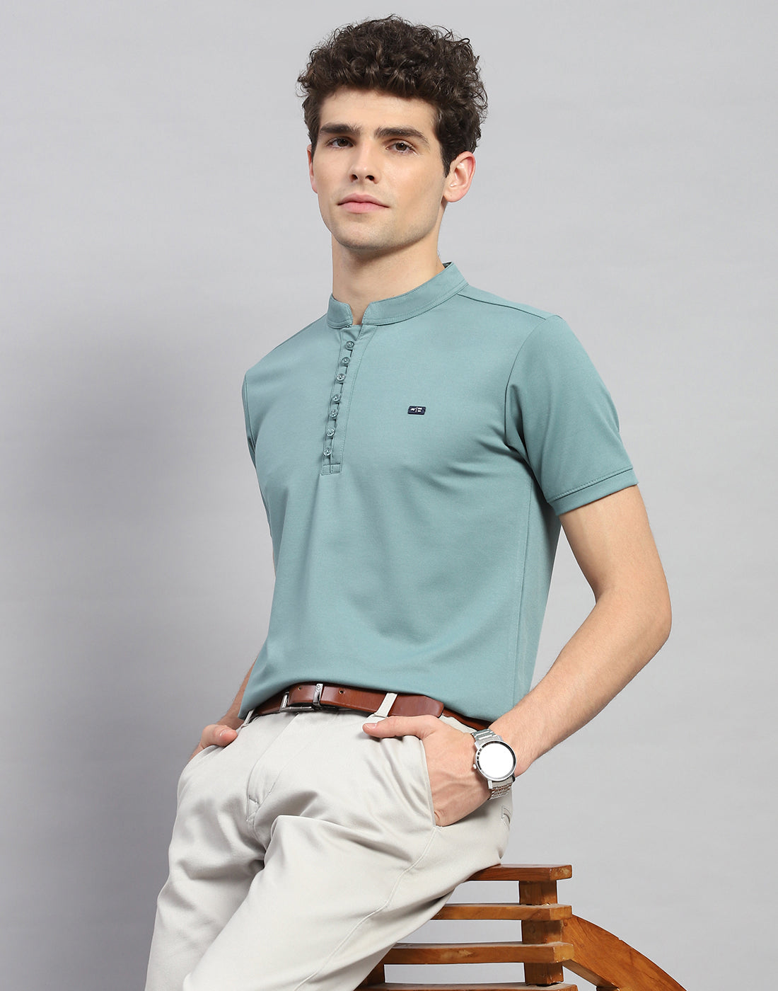 Men Green Solid Mandarin Neck Half Sleeve T-Shirt