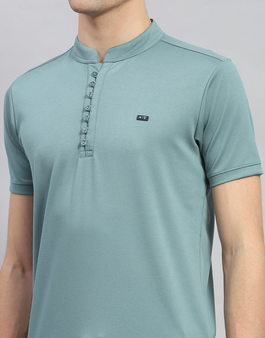 Men Green Solid Mandarin Neck Half Sleeve T-Shirt