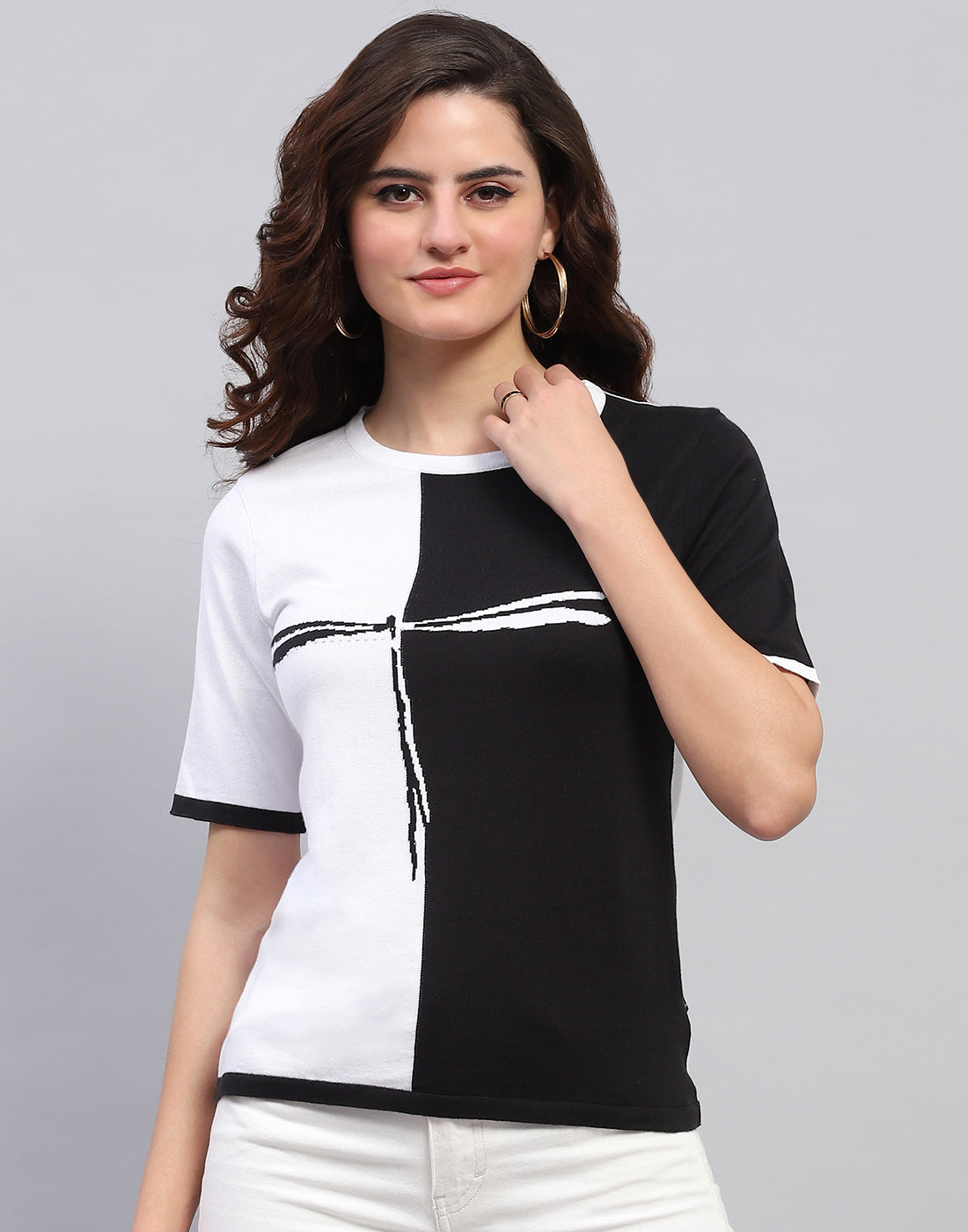 Women Black & White Colourblocked Round Neck Half Sleeve Top