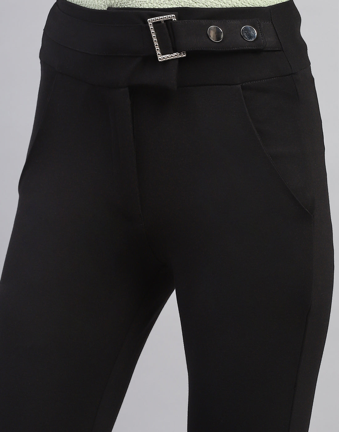 Women Black Solid Regular Fit Jegging