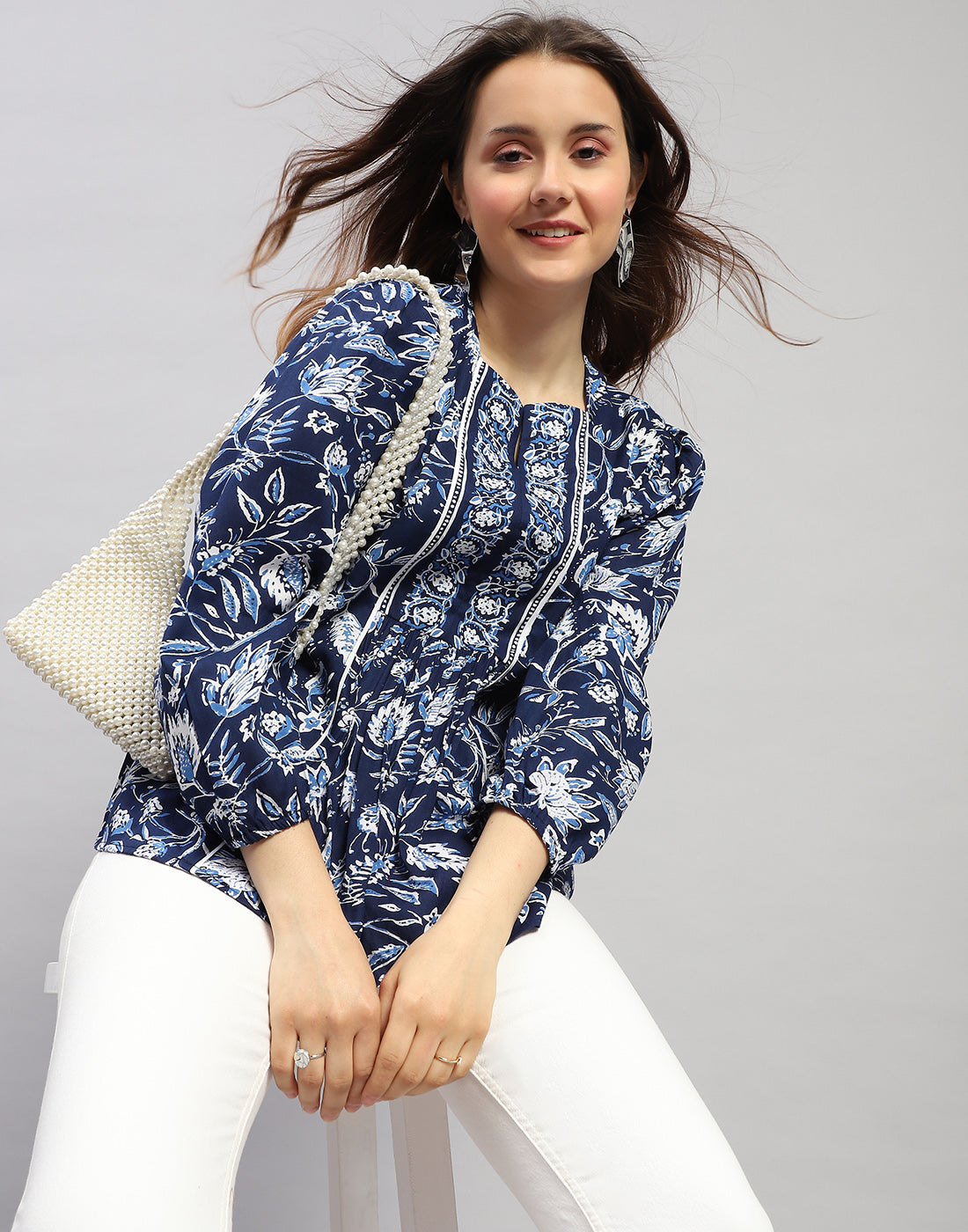 Women Blue Floral Print V Neck 3/4 Sleeve Top