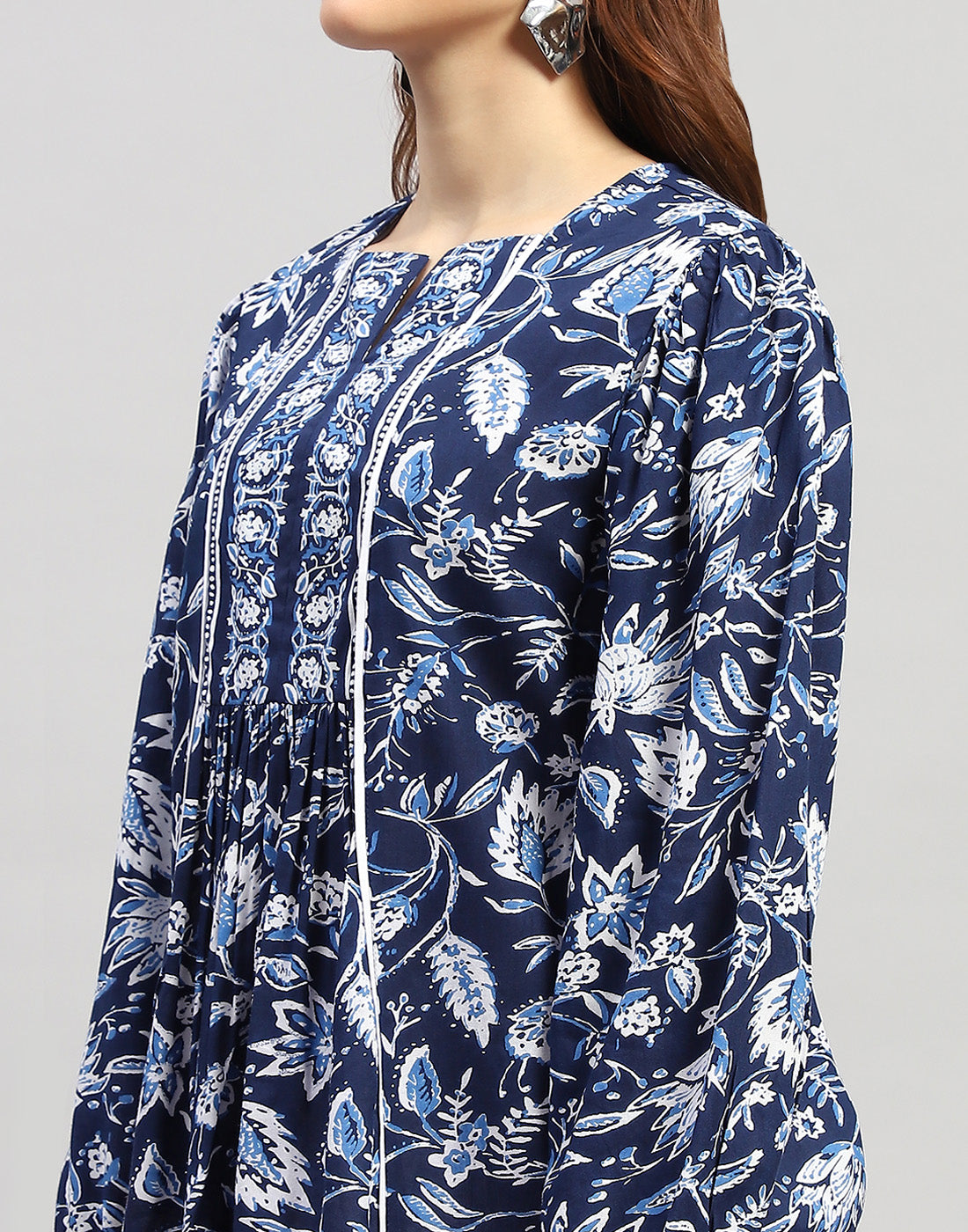Women Blue Floral Print V Neck 3/4 Sleeve Top