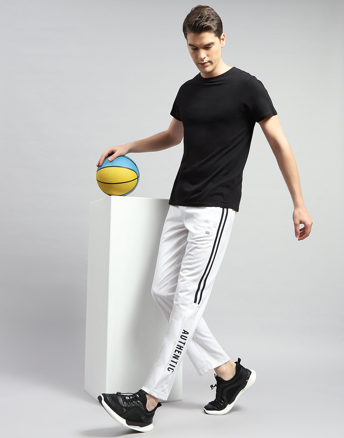 Men Off White Solid Regular Fit Lower