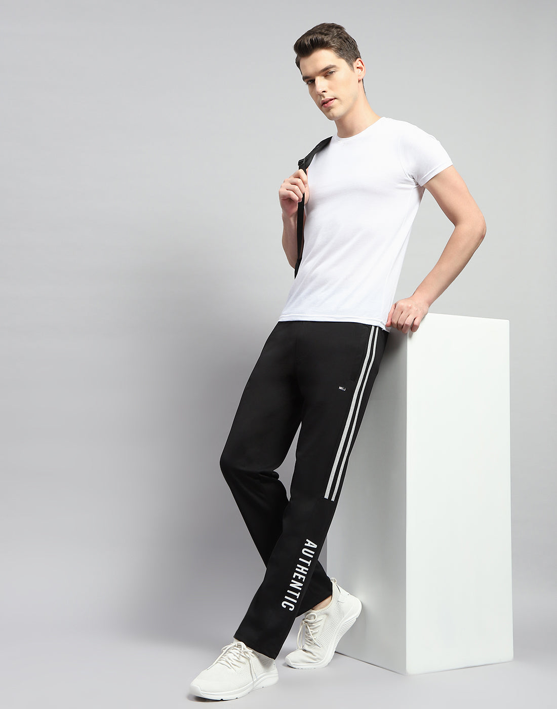 Men Black Solid Regular Fit Lower