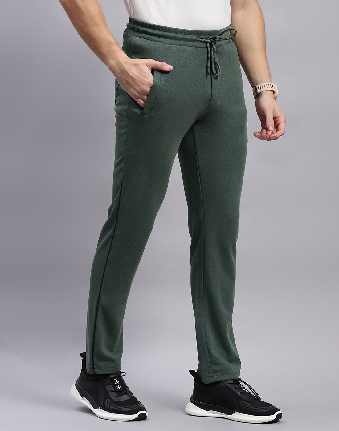 Men Green Solid Regular Fit Lower