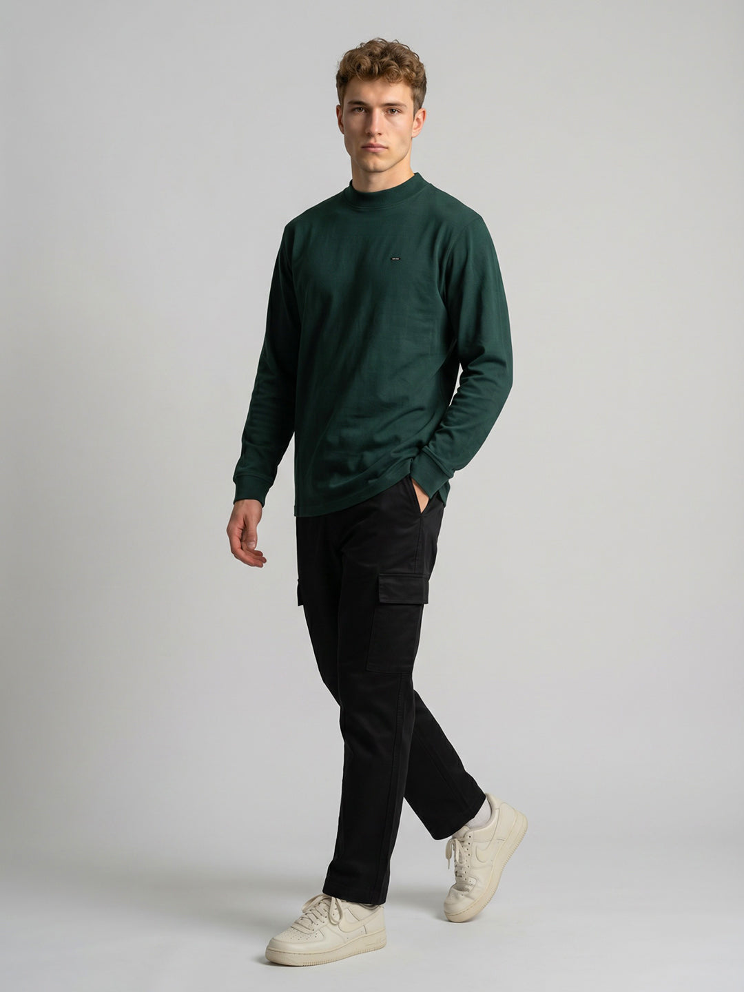 Men Green Solid Round Neck Full Sleeve Sweatshirt