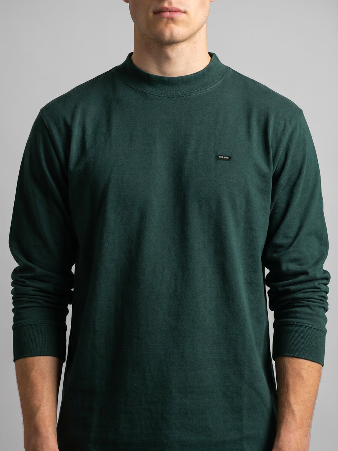 Men Green Solid Round Neck Full Sleeve Sweatshirt