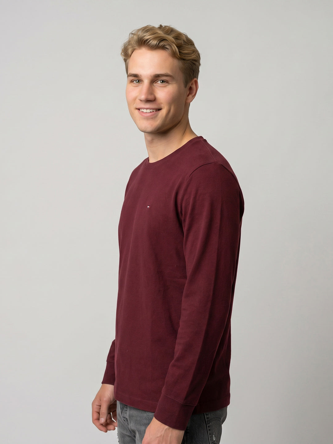Men Maroon Solid Round Neck Full Sleeve T-Shirt