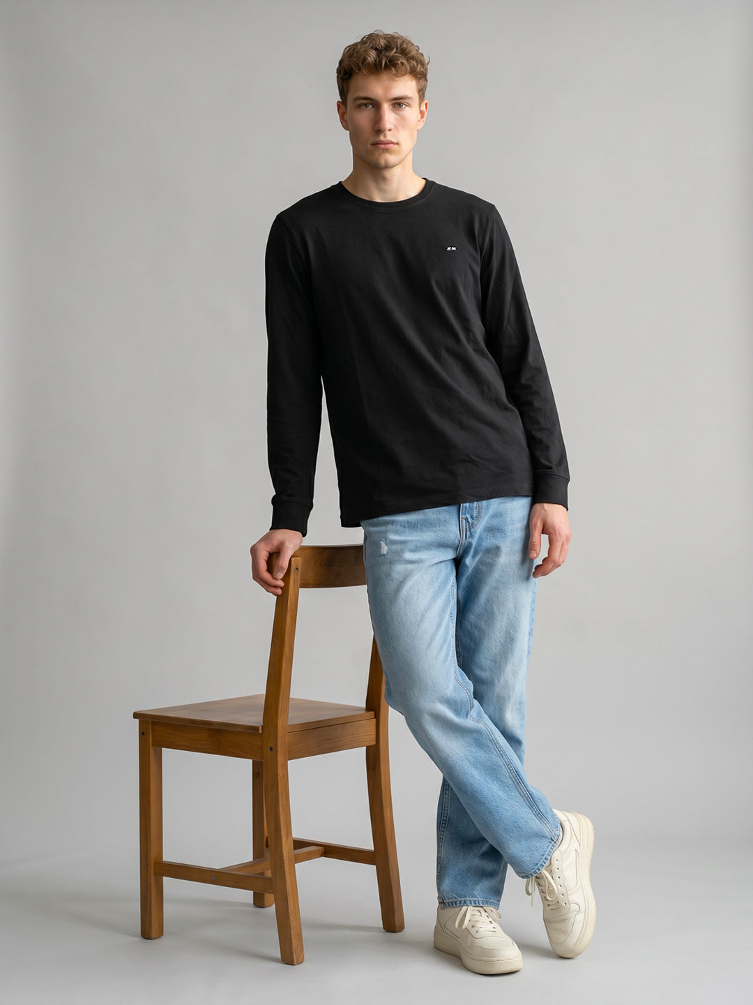 Men Black Solid Round Neck Full Sleeve T-Shirt