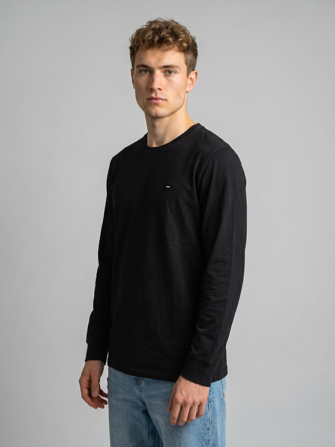 Men Black Solid Round Neck Full Sleeve T-Shirt