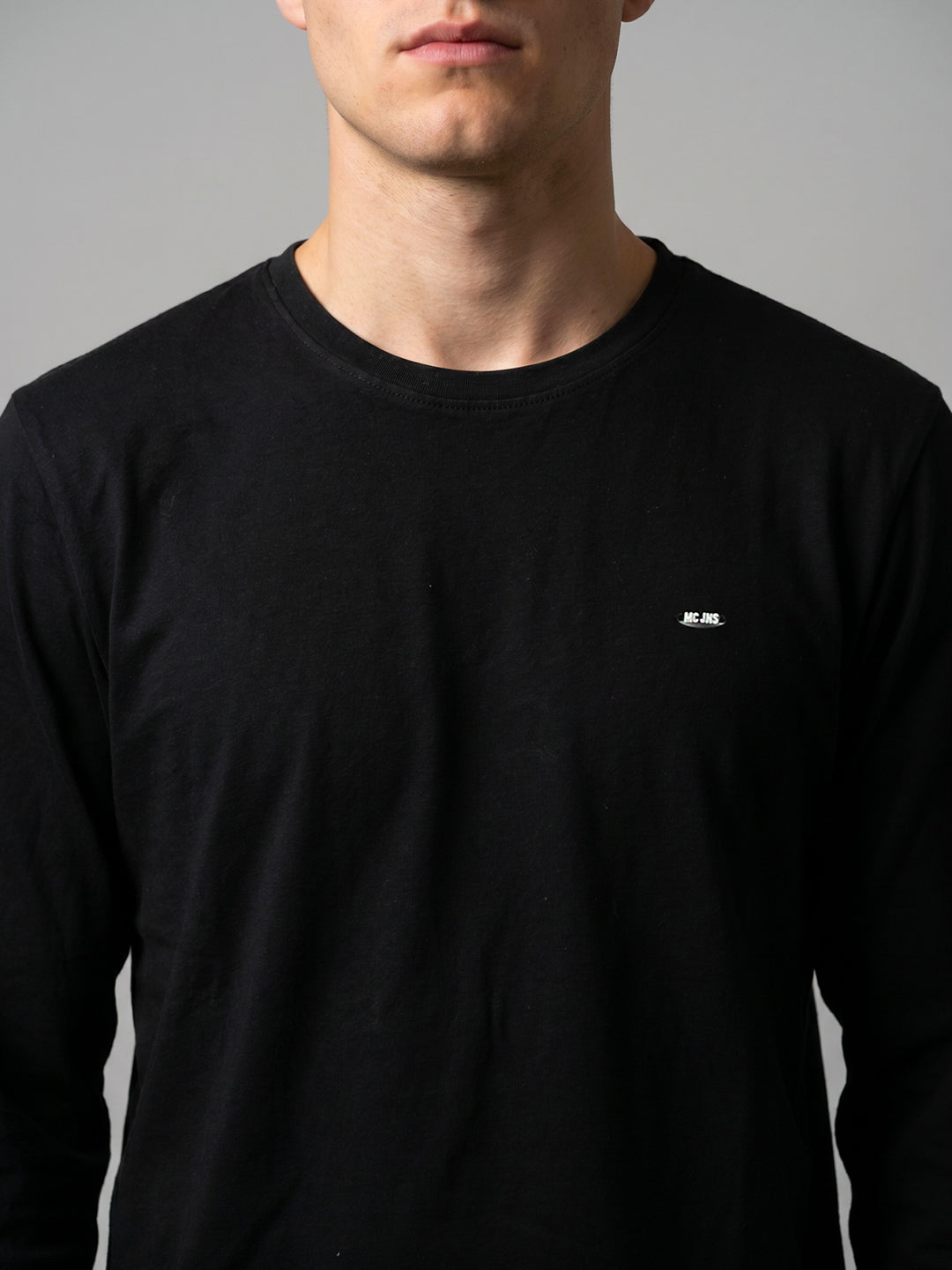 Men Black Solid Round Neck Full Sleeve T-Shirt