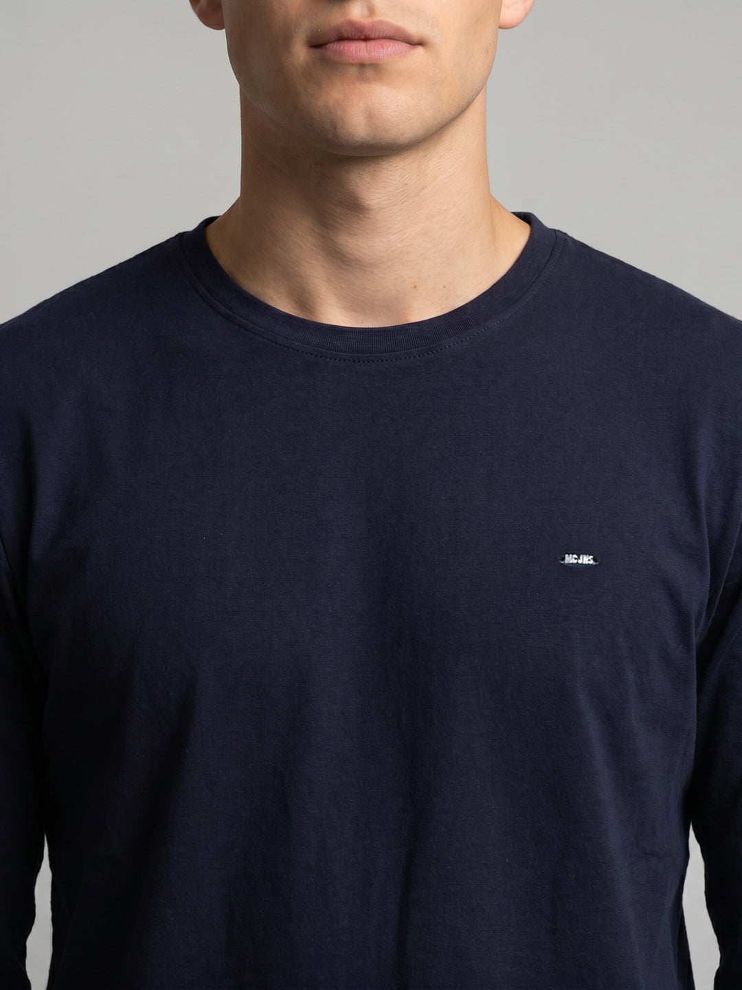 Men Navy Blue Solid Round Neck Full Sleeve T-Shirt