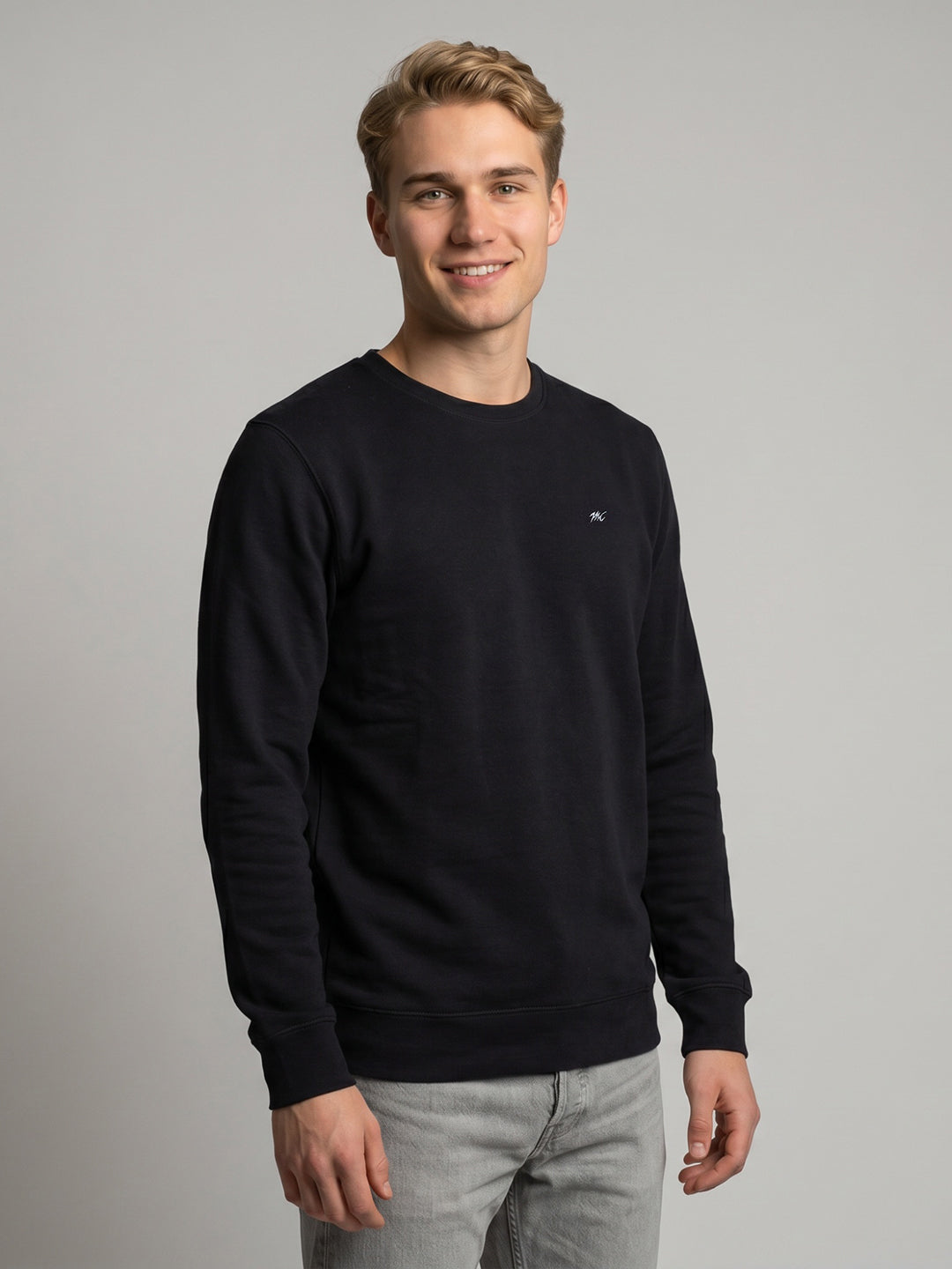Men Black Solid Round Neck Full Sleeve T-Shirt