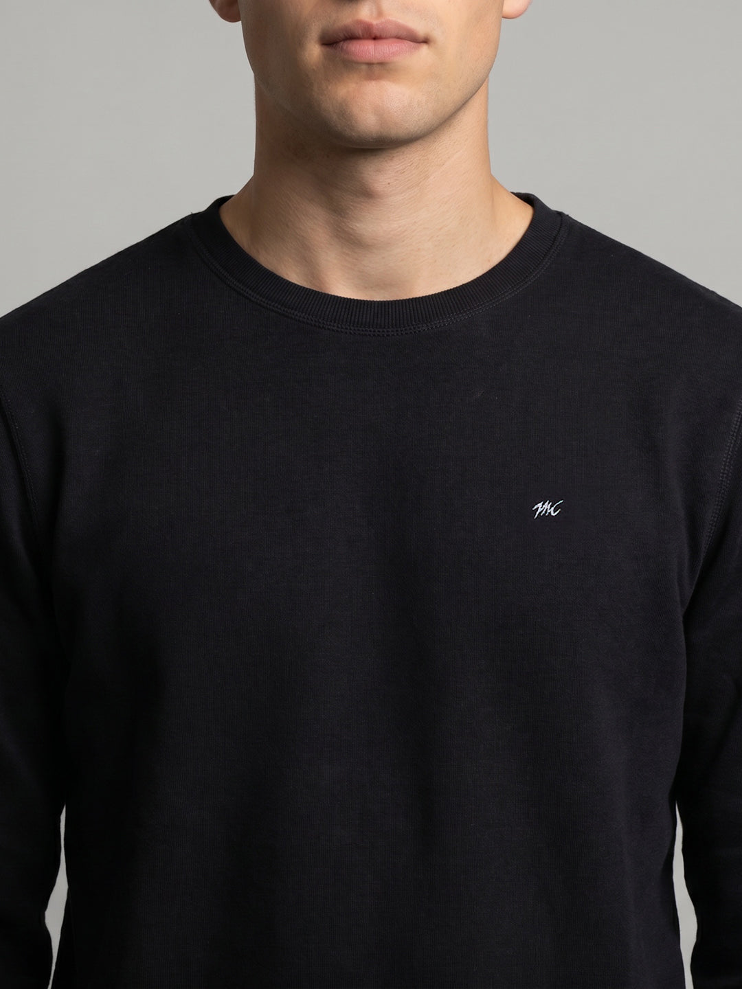 Men Black Solid Round Neck Full Sleeve T-Shirt