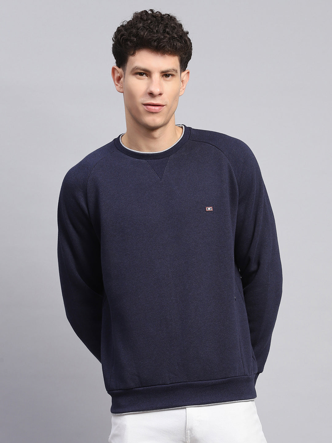 Men Navy Blue Solid Round Neck Full Sleeve Sweatshirt