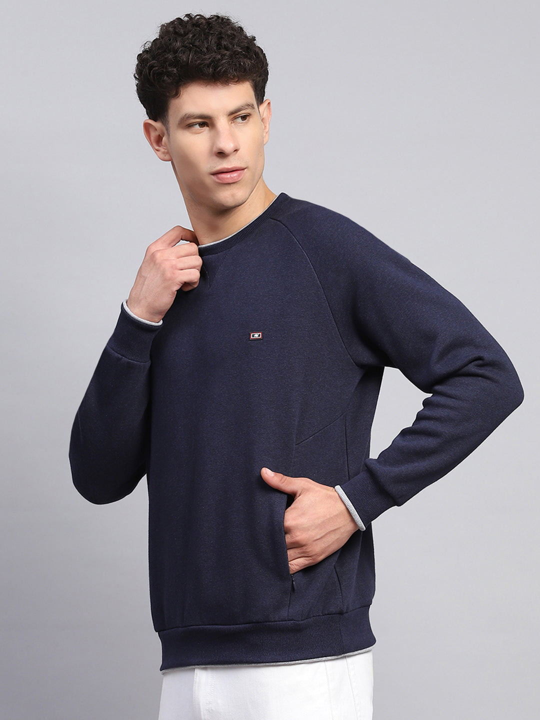 Men Navy Blue Solid Round Neck Full Sleeve Sweatshirt